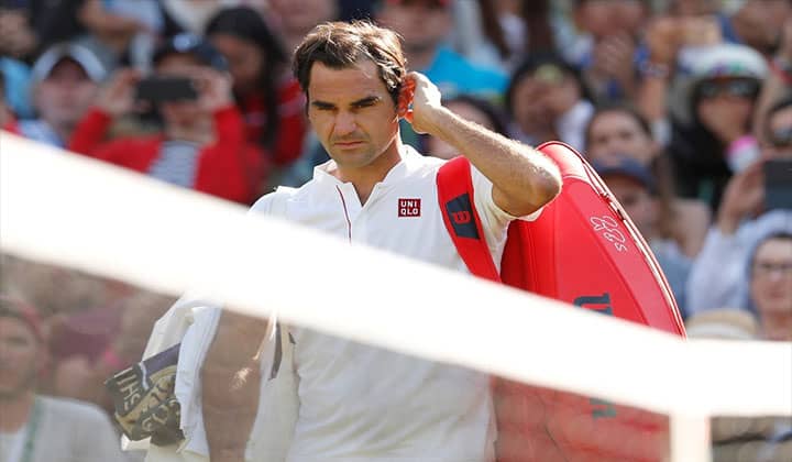 Federer-rot-hang